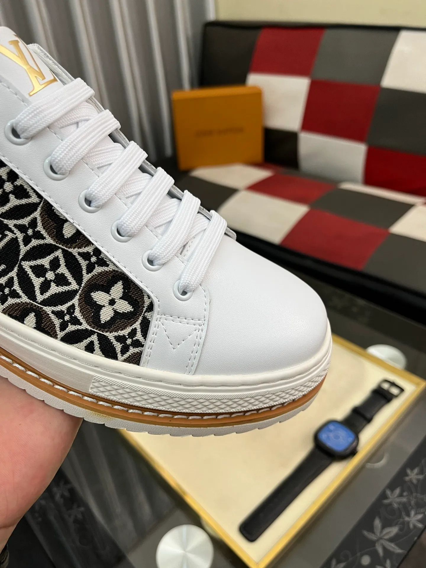 Men's shoes 💰420⌚️⌚️LV's new men's high-end casual sports shoes, using imported first-layer cowhide silk-screened brand lougou, original ultra-light TPU outsole, wear-resistant and comfortable, Monogram lougou embellished rubber outsole, breathable mesh lining, versatile classic style! Size: 38-442️⃣Colors available